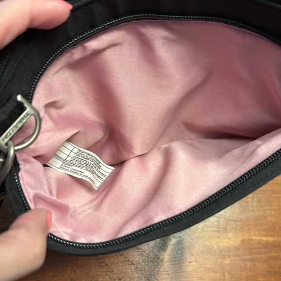 Travelon Black crossbody security travel bag with purse light NWOT - Picture 5 of 9